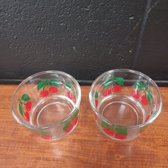 🍒 Vintage Cherry Glass Bowls Set Of 2 - Picture 3 of 7